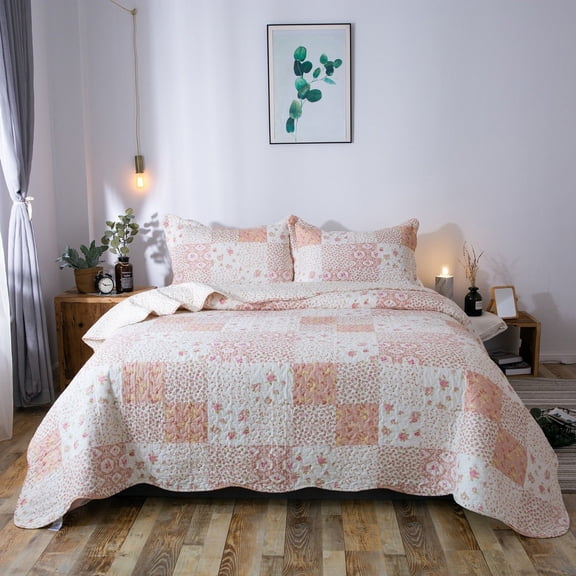 Pink Country-Chic Printed Quilt Set
