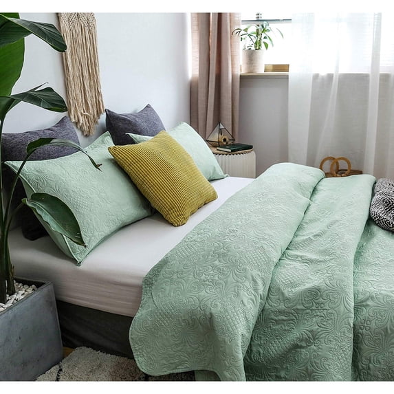KASENTEX Coverlet Quilt Set-Pre Washed-Luxury Microfiber Soft Warm Bedding-Solid Colors Bedspread-Contemporary Floral Design, Oversized Queen + 2 Standard Shams, DEEP CALDERON GREEN