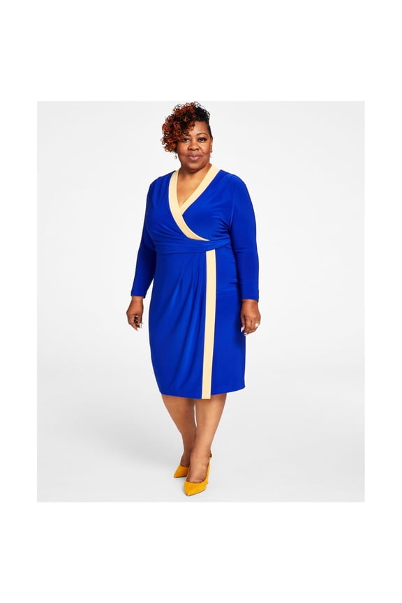 Womens Plus Surplice Short Wrap Dress