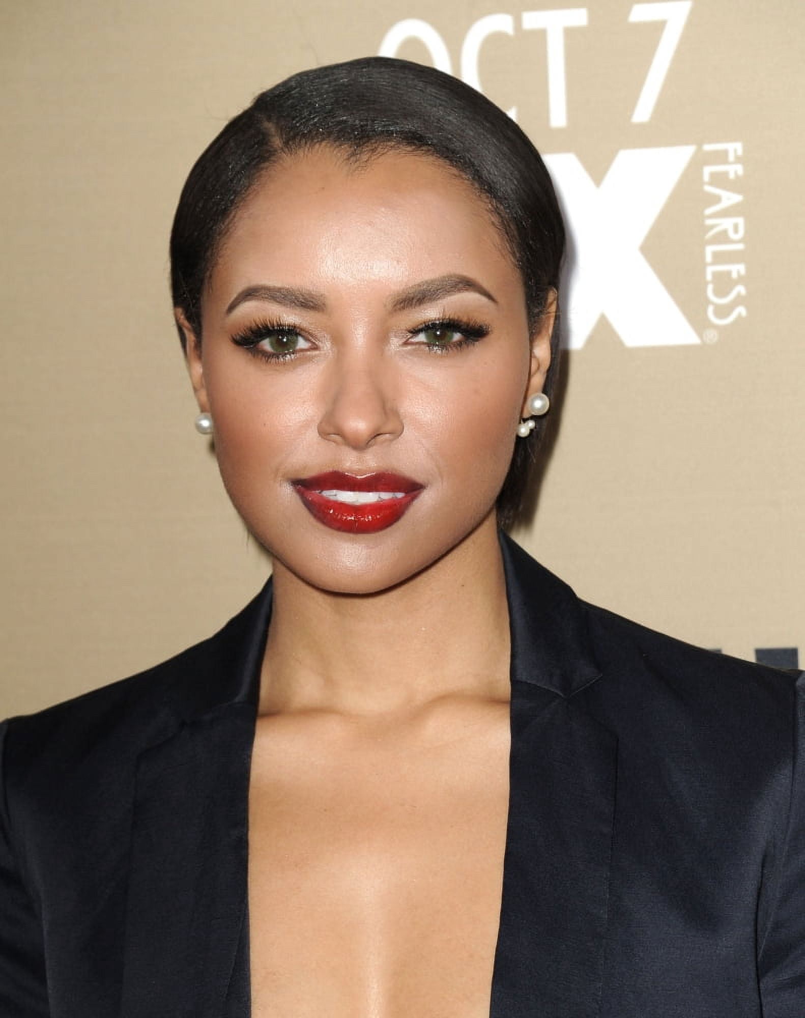 Kat Graham At Arrivals For American Horror Story Hotel Season Premiere Canvas Art -  (16 x 20)