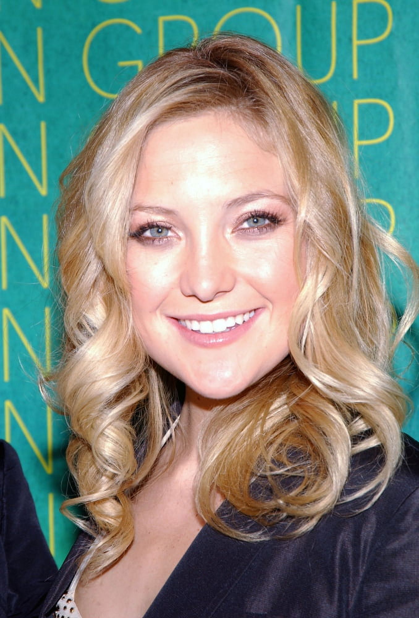 Kate Hudson At The Conceptualist Fashion Group International 21St Annual Night Of Stars At CiprianiS Canvas Art - (16 x 20)