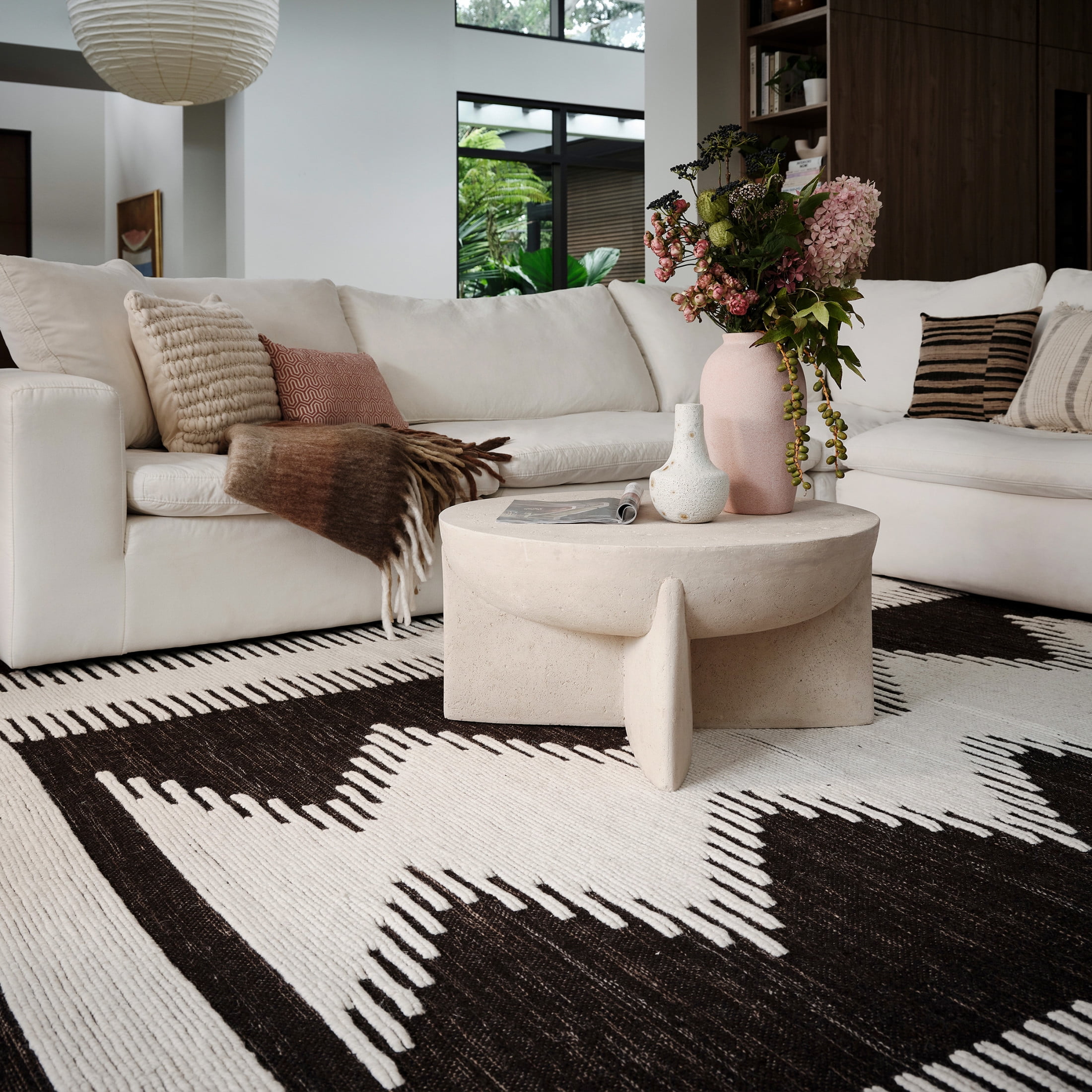 Handmade Black and White Wool Geometric Rectangular Rug, 6' x 9'