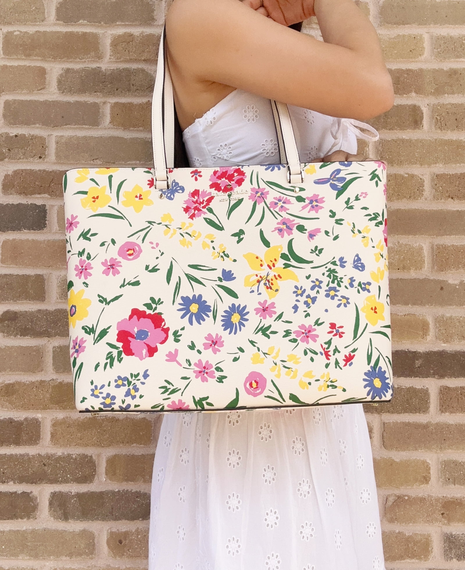 katespadeケイトスペードGarden bouquet tote Kate Spade New York Garden Bouquet Embroidered Straw Tote