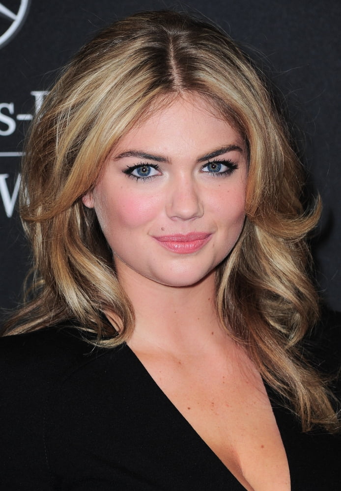 Kate Upton At Arrivals For 2013 Style Awards Canvas Art - (16 x 20)