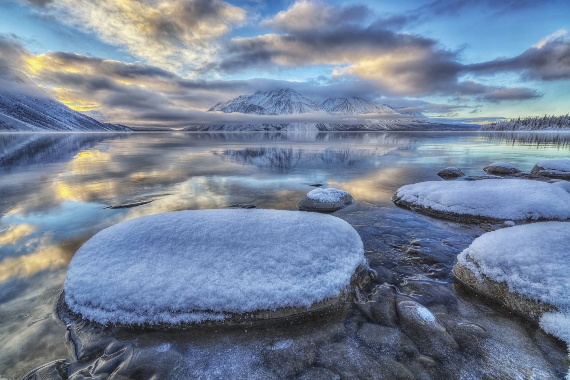Kathleen Lake and Mount Worthington in Kluane National Park Yukon Canada Canvas Art - Robert Postma Design Pics (38 x 24)