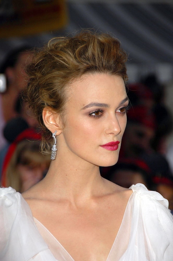 Keira Knightley At Arrivals For Pirates Of The Caribbean Dead Mans Chest Premiere Canvas Art - (16 x 20)