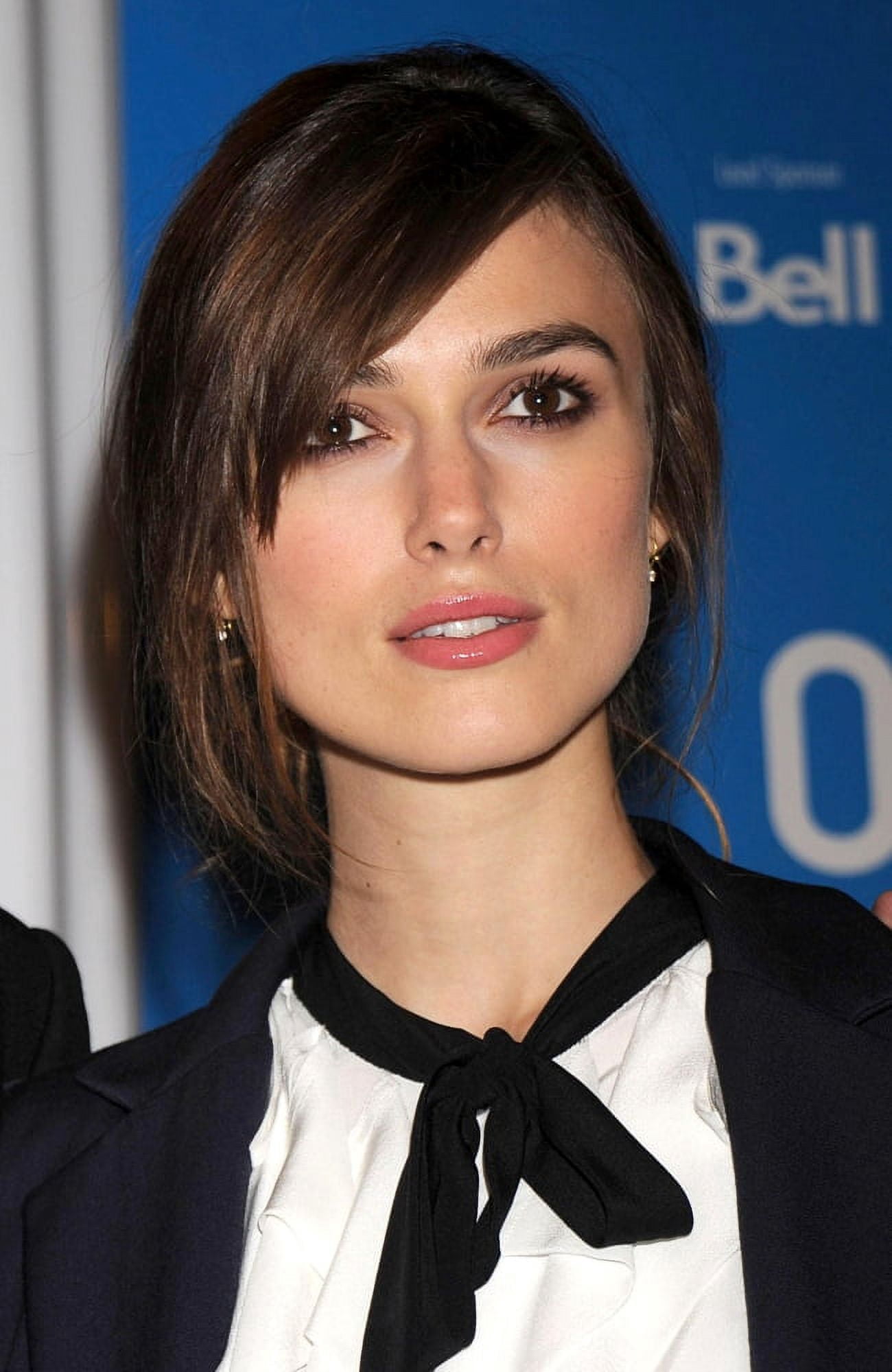 Keira Knightley At The Press Conference For Press Conference For The Duchess Canvas Art -  (16 x 20)