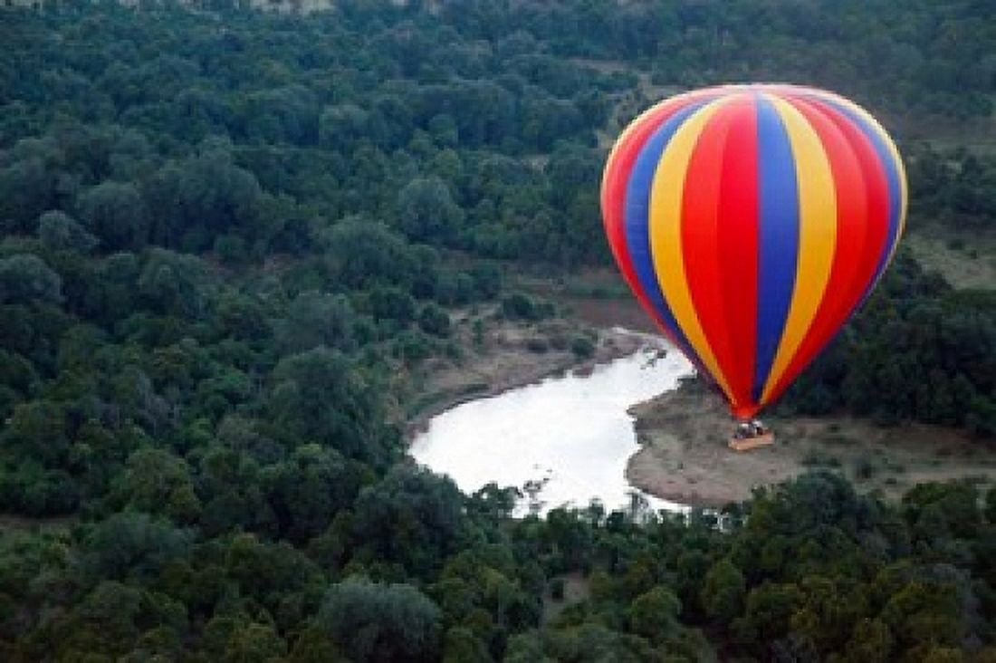 Kenya Maasai Mara Mara River Hot-Air Ballooning Canvas Art - Kymri Wilt DanitaDelimont (38 x 25)