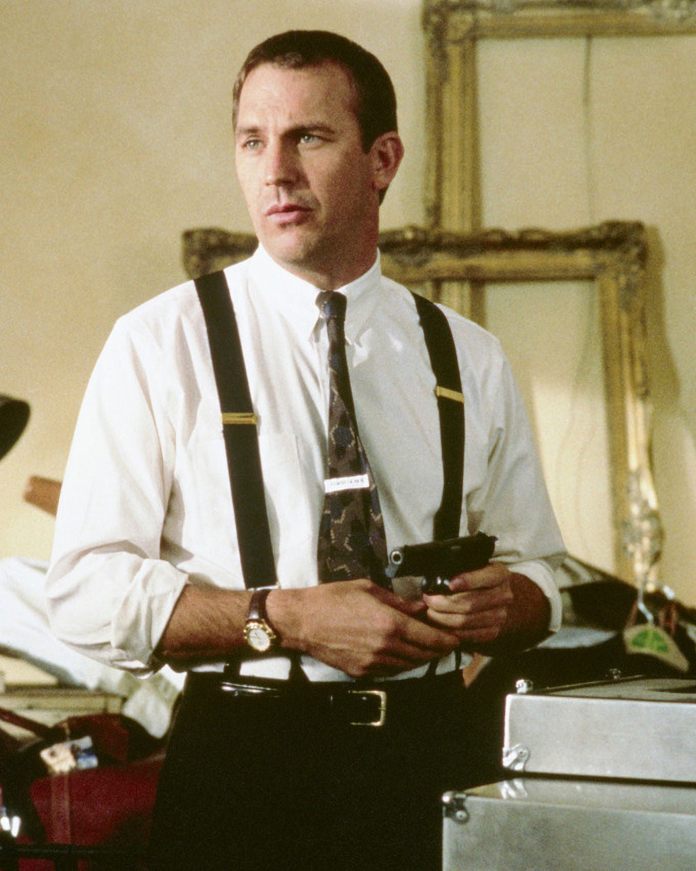 Kevin Costner In The Bodyguard Holding Gun 24X36 Classic Hollywood