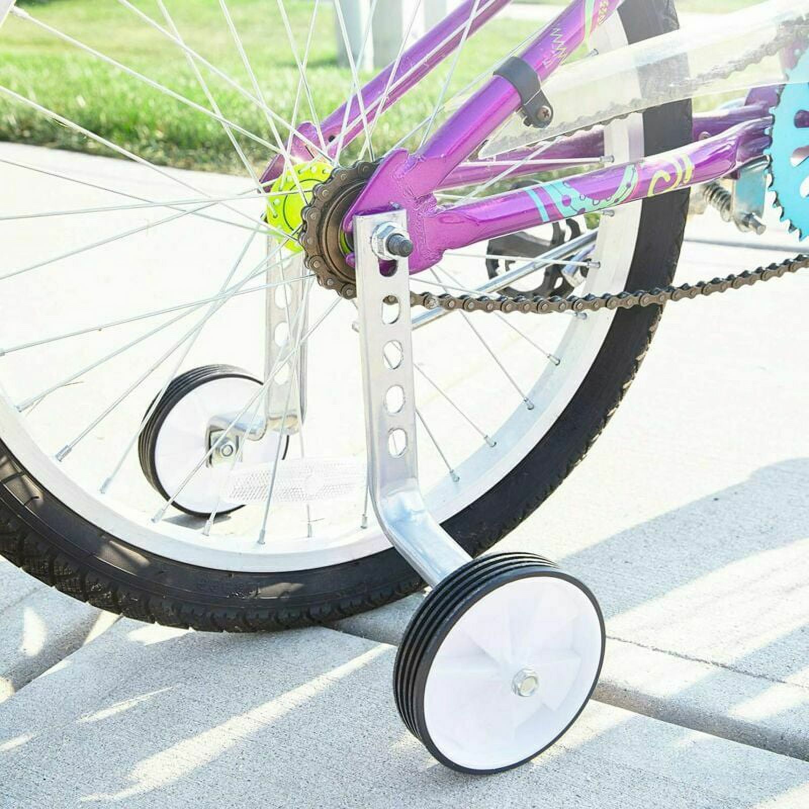 Bicycle with hot sale stabilisers