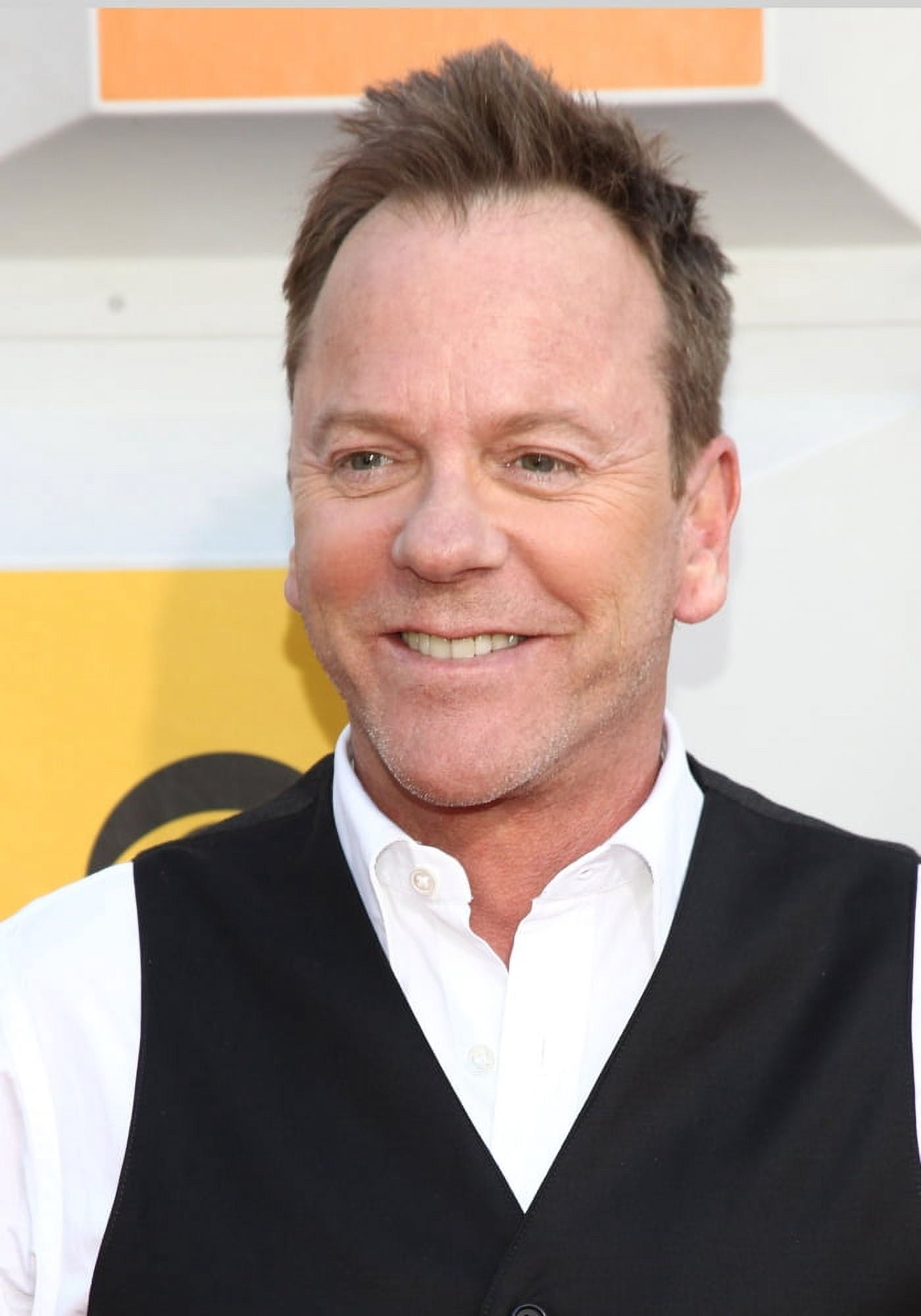 Kiefer Sutherland At Arrivals For 51St Academy Of Country Music (Acm) Awards - Arrivals Canvas Art - (16 x 20)