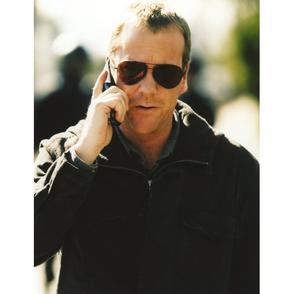 Kiefer Sutherland Calling in Portrait Photo Print (8 x 10)