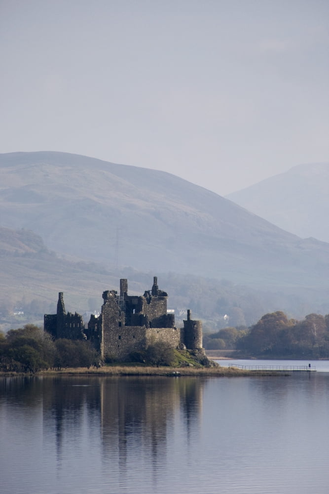 Kilchurn Castle Scotland Canvas Art - John Short Design Pics (11 x 17)