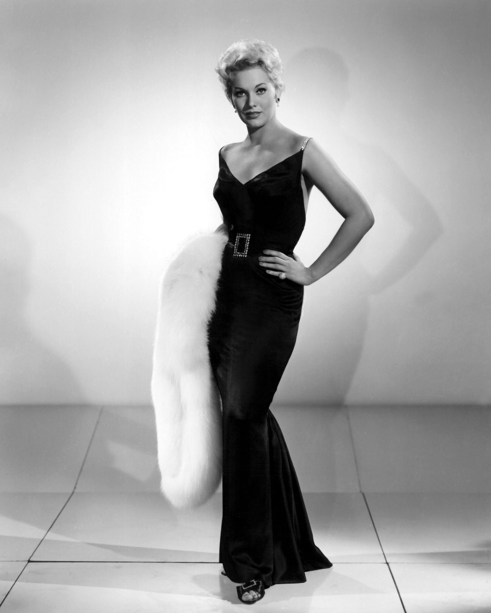 Kim Novak Canvas Art - (16 x 20)