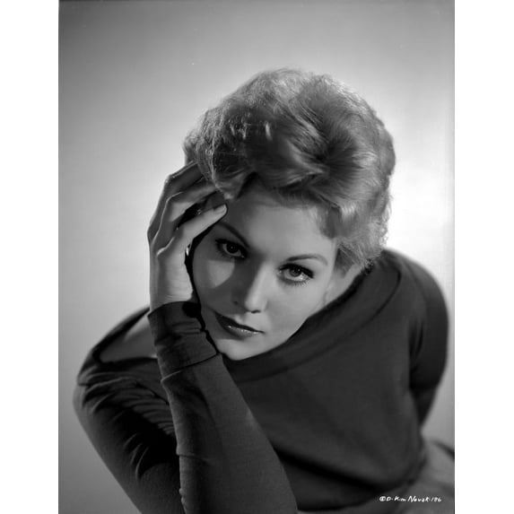 Kim Novak Posed wearing Black Fit Outfit Portrait Photo Print (8 x 10)