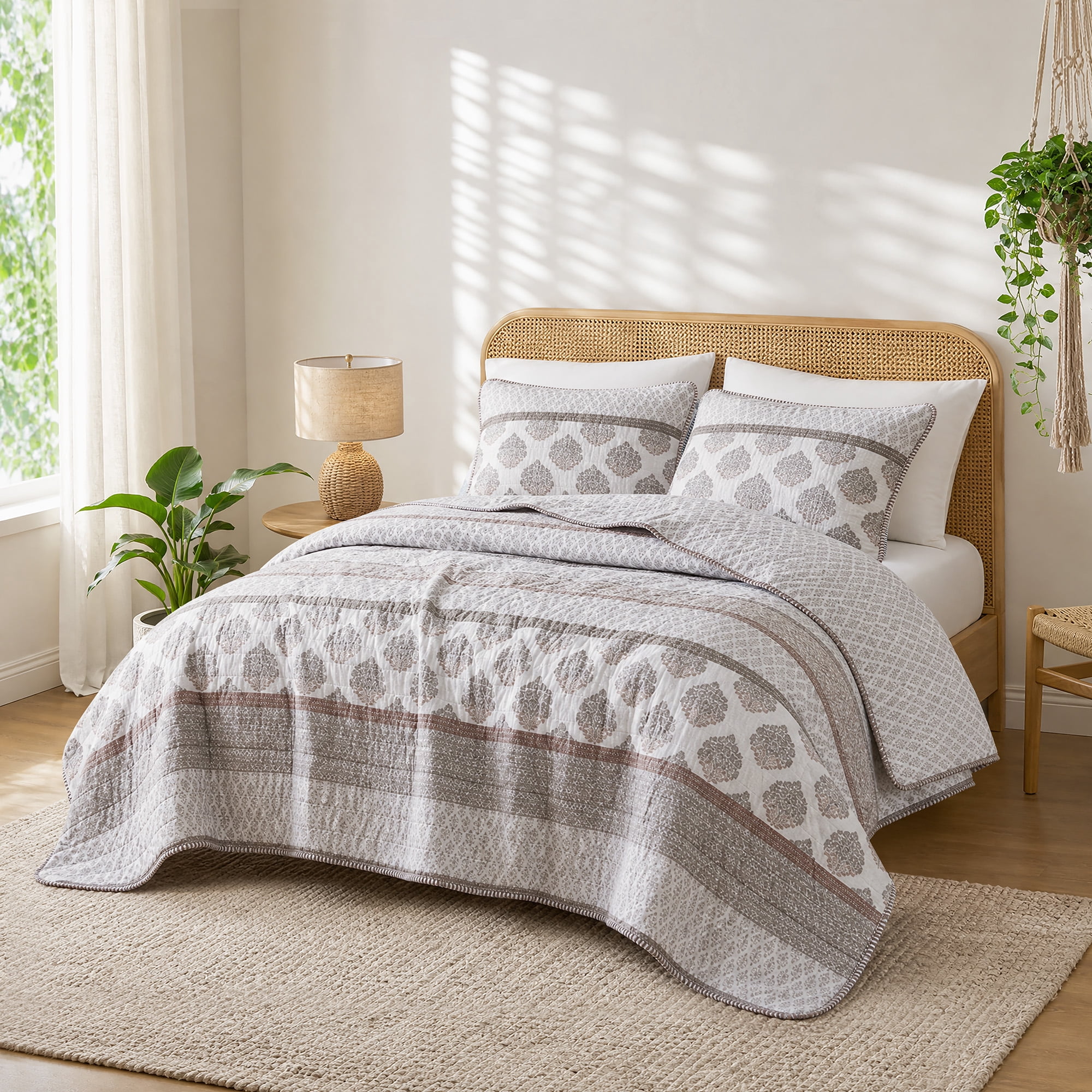King Cal King 100% Cotton Quilt Set with Medallion Block-Print Design, 2" Channel Quilting, Lightweight All-Season Bedspread with Blanket Stitch, Prewashed for Softness