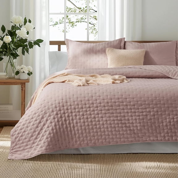 King Quilt Dusty Rose Clover Pattern Lightweight All-Season Bedspread 106 x 96 Inches