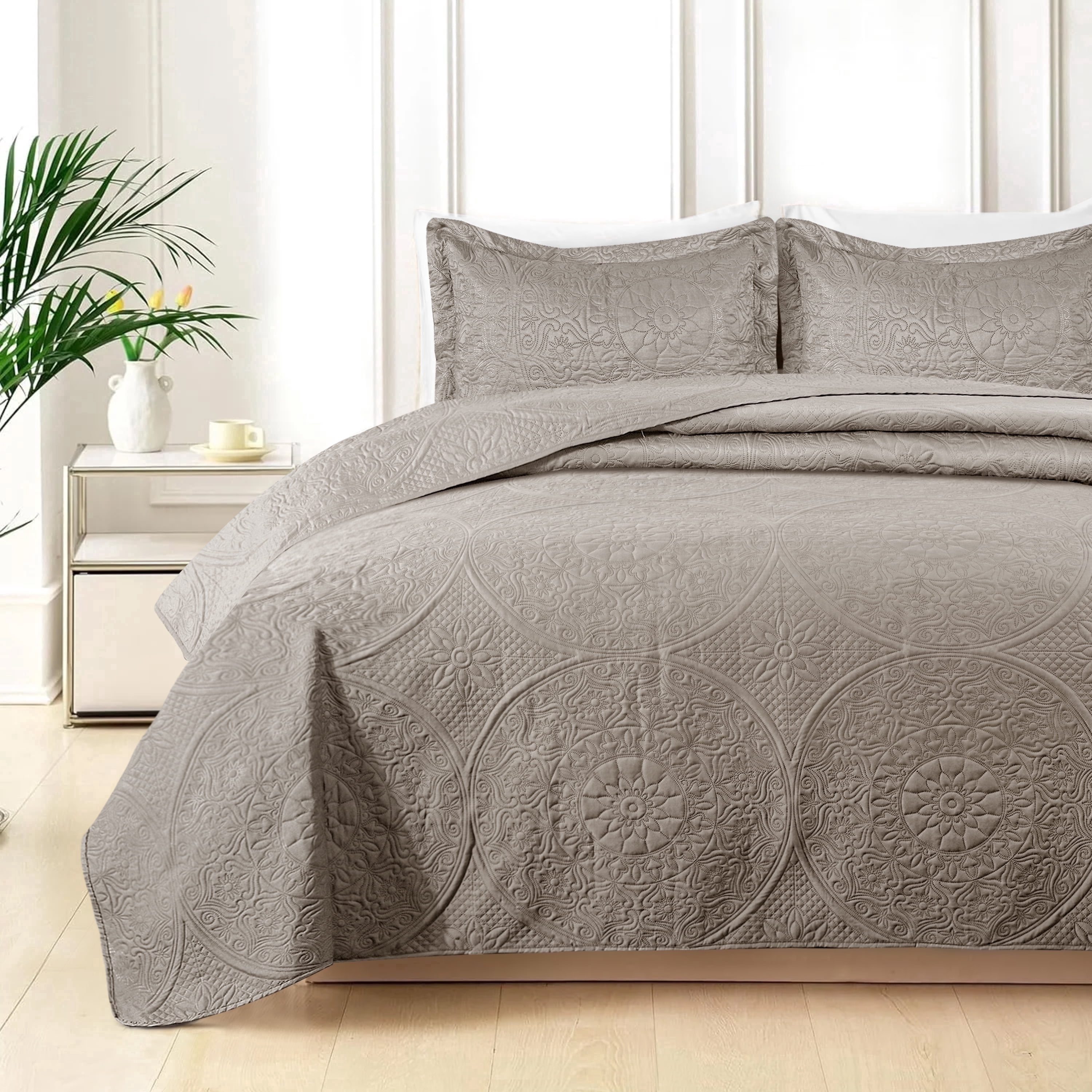 King Quilt Set - Lightweight Summer Bedspread Bedding Set for All Season, 3 Piece (1 Quilt, 2 Pillow Shams)