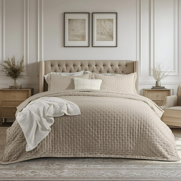 King Quilt in Taupe with Clover Pattern Lightweight All-Season Bedspread 106 x 96 Inches