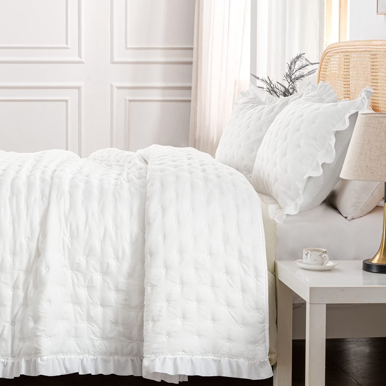 King Qult Set, 3-Piece Soft Warm Ultrasonic Reversible Pleated Ruffled Coverlet Bedspread Set with 2 Pillow Shams, 104x90 inch, White