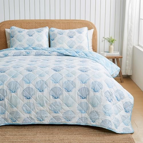 King Size Coastal Quilt Bedding Set | Summer Blue Nautical Bedspread | Beach-Themed 3-Piece Reversible Bedding Sets & Collections | Lightweight Quilted Coverlet (King, Blue Seashells)