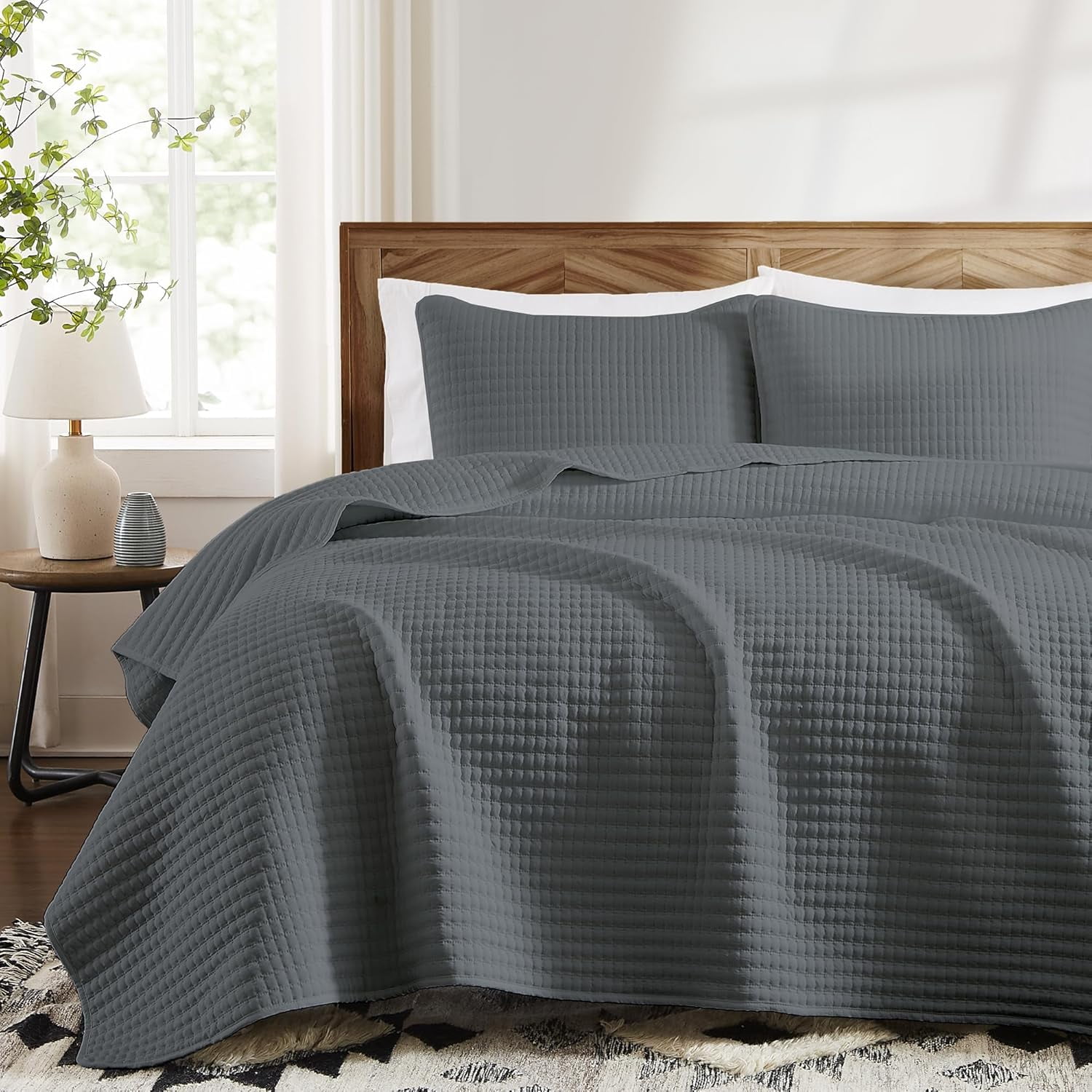FLYMME Light Grey King Size Quilt Set - 3 Piece (Quilt & 2 Shams), Lightweight Microfiber, All Season