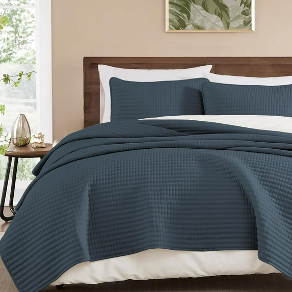 King Size Quilt-3 Pieces Lightweight Navy Blue Bedspreads King Quilt Bedding Set for All Season, Soft Summer Coverlet with 2 Pillow Shams Suitable for Bed & Couch