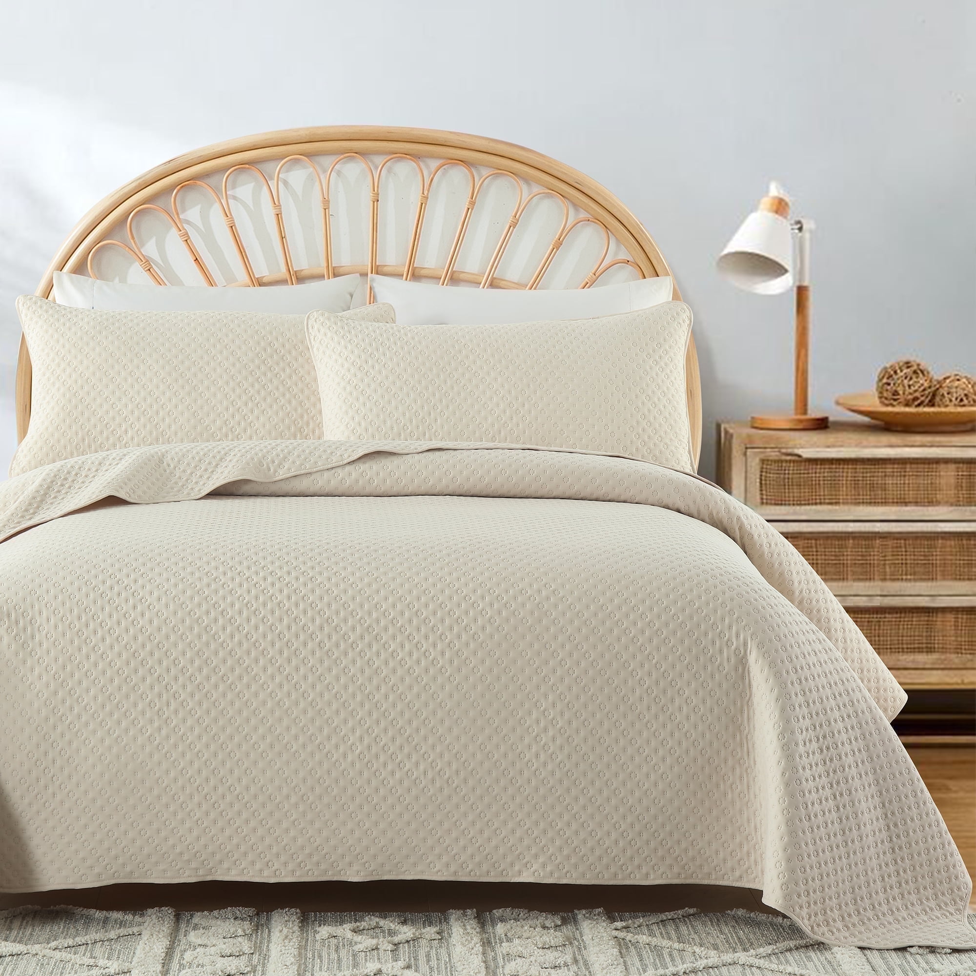 King Size Quilt Set, GREAGLE 3-Piece 120gsm Soft Warm Light Weight Ultrasonic Bedspread Reversible Comforter Velvet Bedding Set, Beige