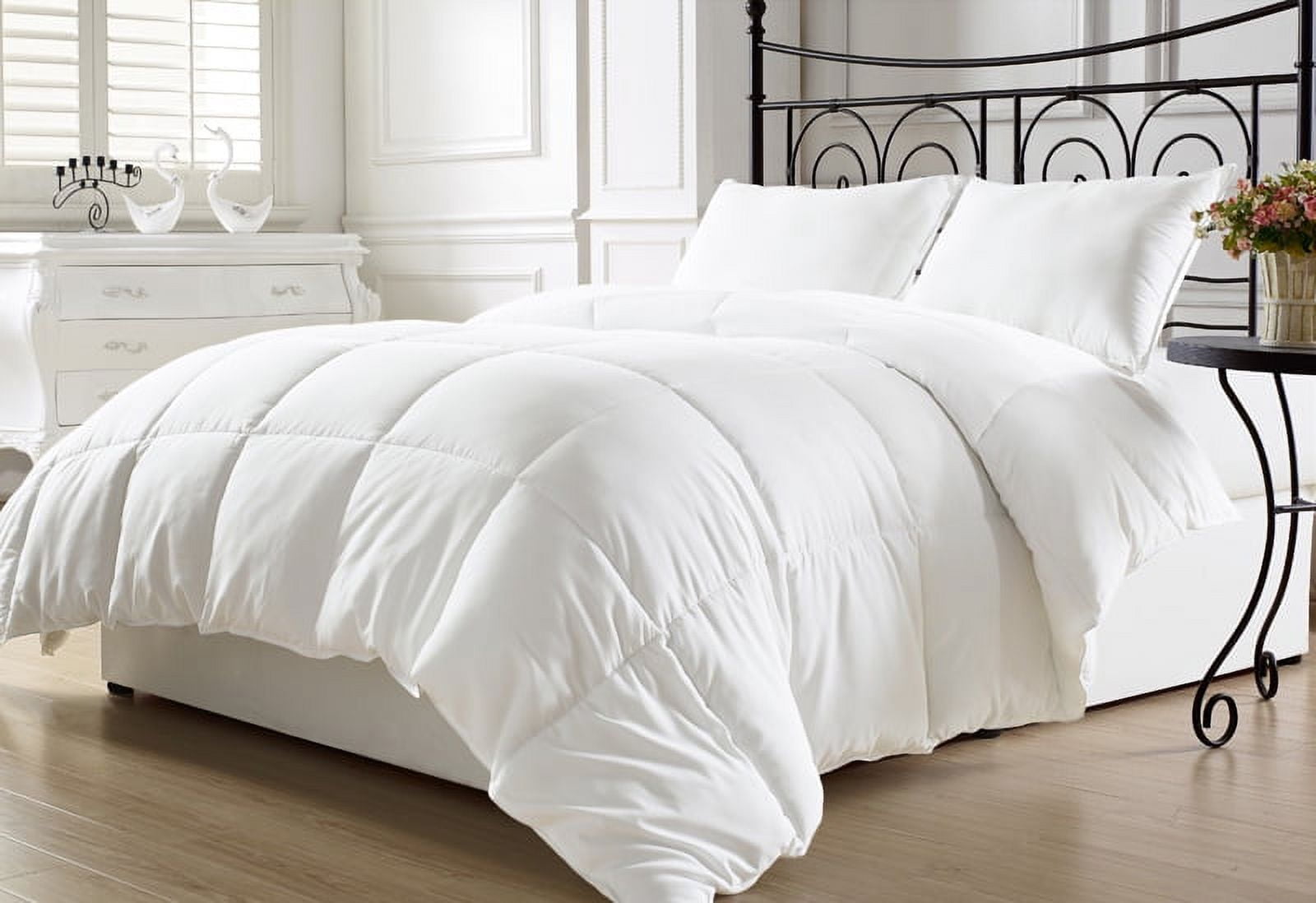 KingLinen® White Down Alternative Comforter Duvet Insert with Corner