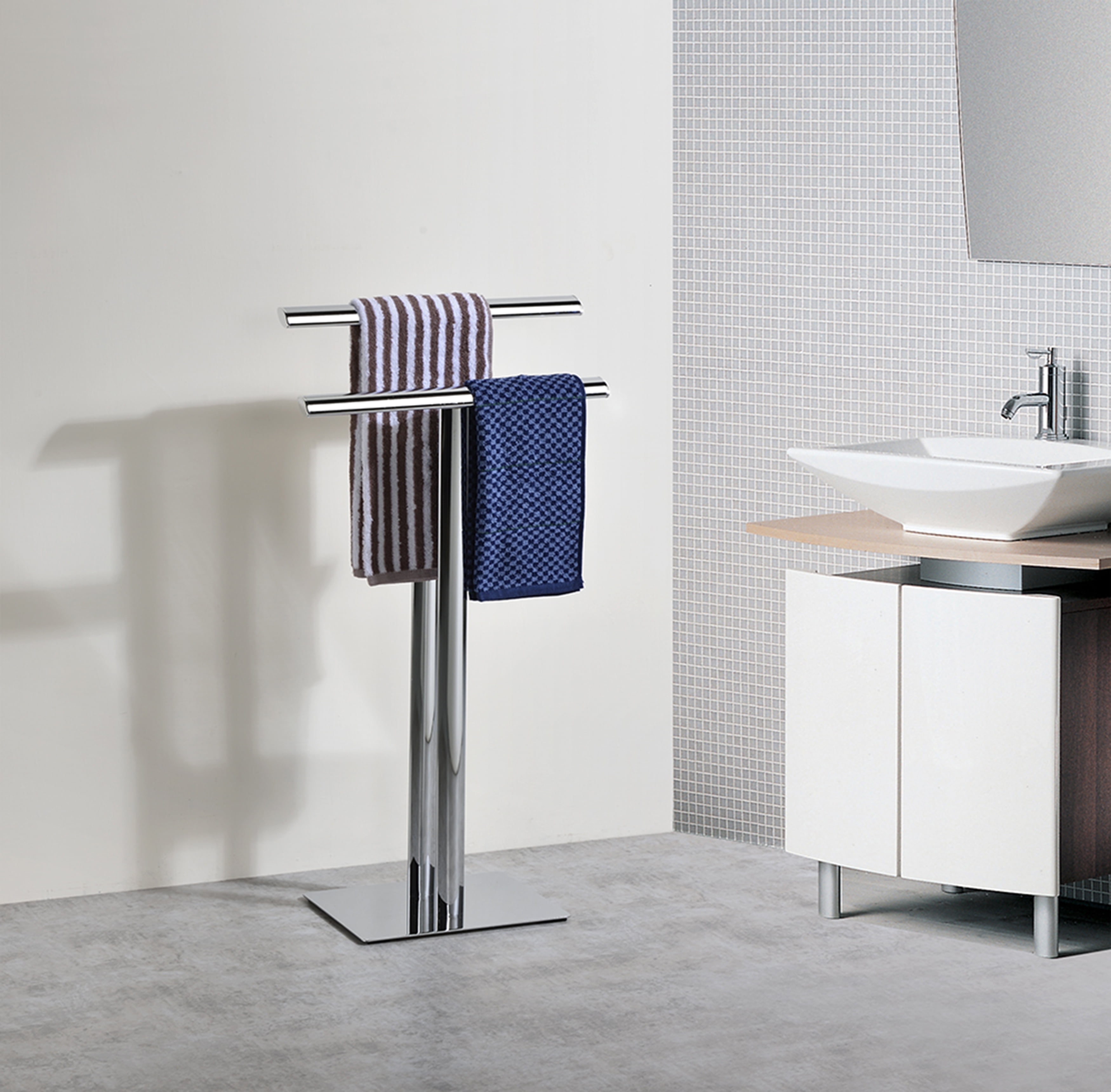 Best HD Pictures about  Free Standing Chrome Towel Rack  with No AI Images