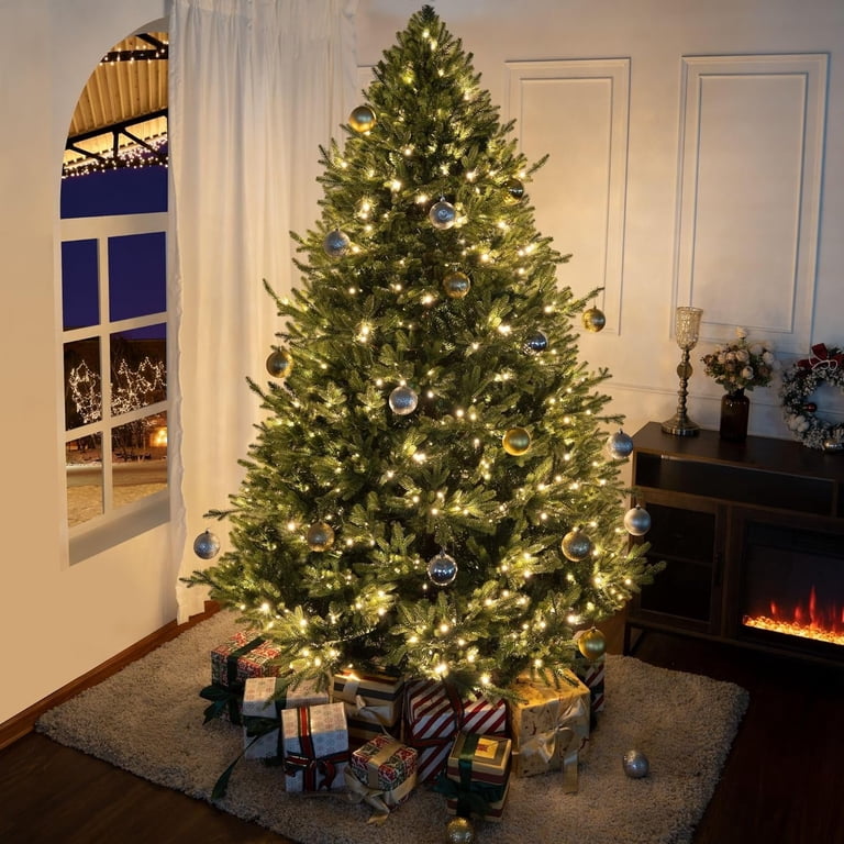 Naomi Home Kinsley 9ft Prelit Christmas Tree with 6230 Tips and
