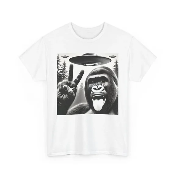 Kiraa Tee With Selfie Alien Shirt | Ufo Lover Tee | Alien Themed T-Shirt S-5Xl | Cool Sci-Fi Fashion Birthday Gifts; For Men & Women