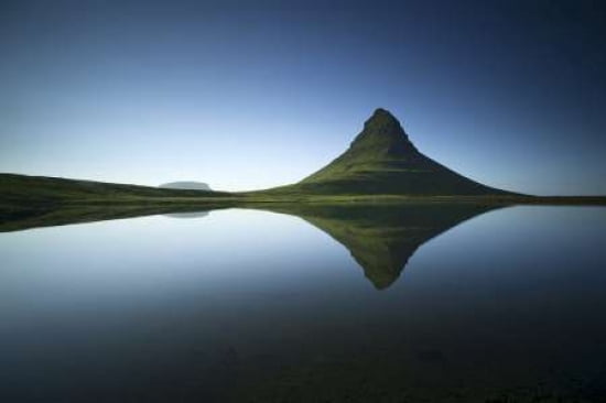 Kirkjufell Canvas Art - Raymond Hoffmann (12 x 18)