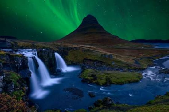 Kirkjufell Under A Boreal Green Sky Canvas Art - Alvaro Roxo (12 x 18)