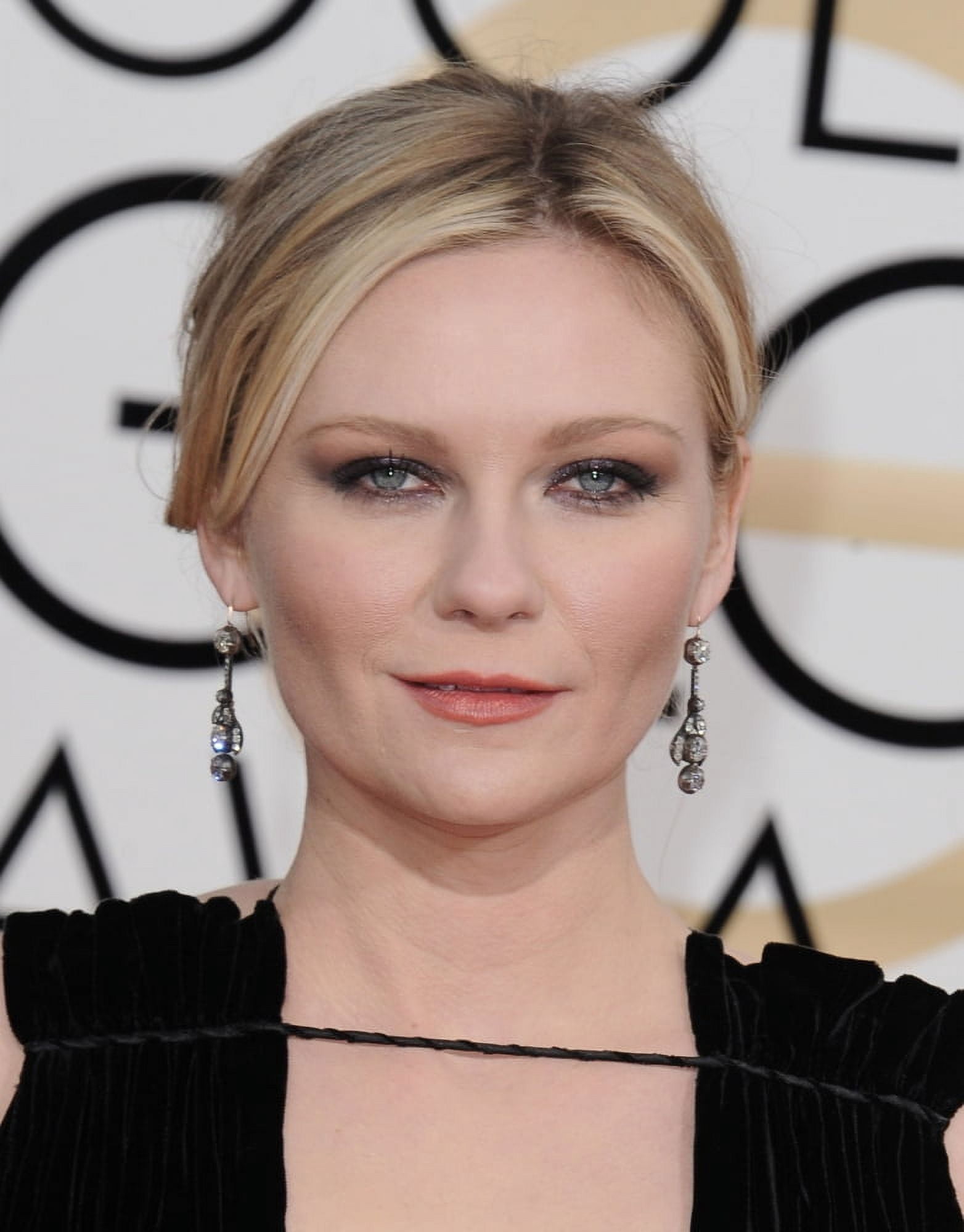 Kirsten Dunst At Arrivals For 73Rd Annual Golden Globe Awards 2016 - Arrivals 2 Canvas Art - (16 x 20)