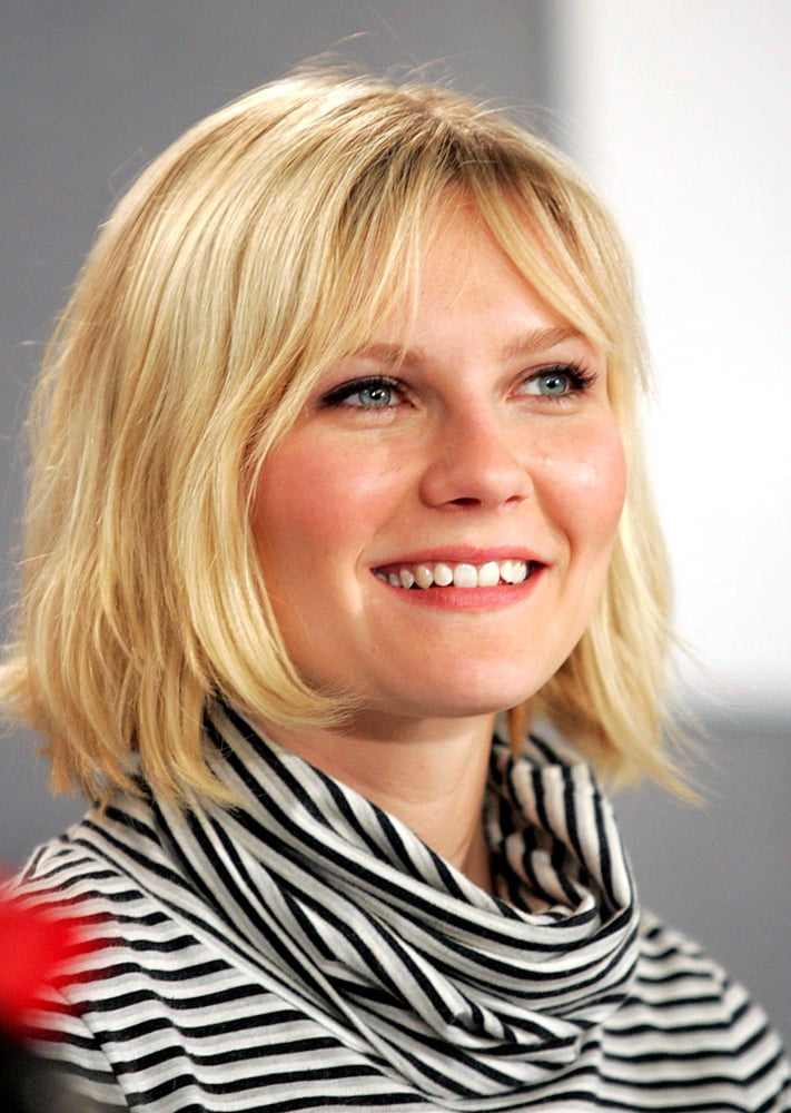 Kirsten Dunst At The Press Conference For Elizabethtown Premiere At Toronto Film Festival Canvas Art - (16 x 20)