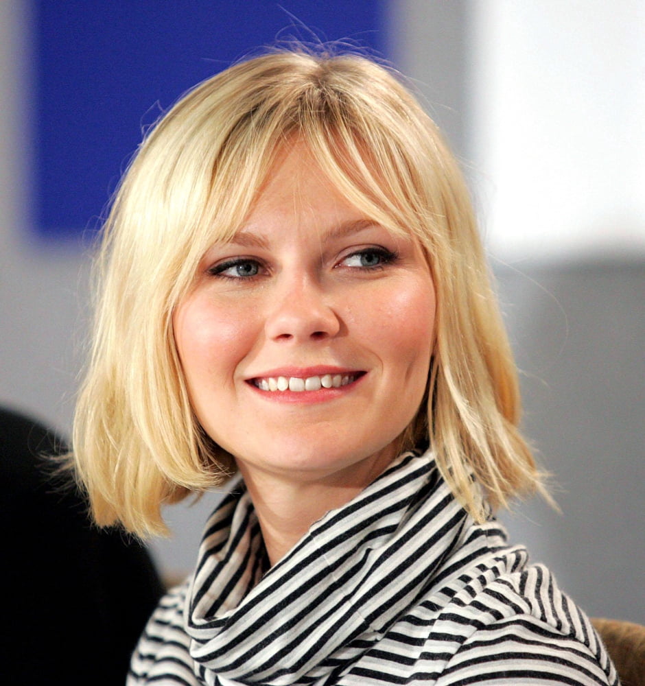Kirsten Dunst At The Press Conference For Elizabethtown Premiere At Toronto Film Festival Canvas Art - (16 x 20)
