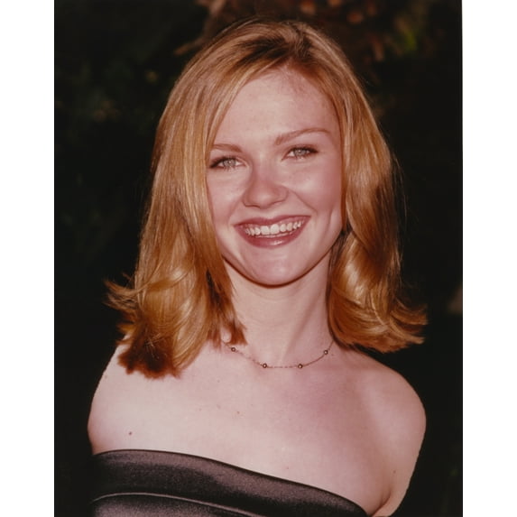 Kirsten Dunst smiling Close Up Portrait Photo Print (24 x 30)