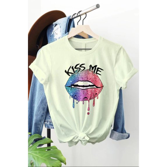 Kiss Me Lips, Valentines Day Graphic Tee