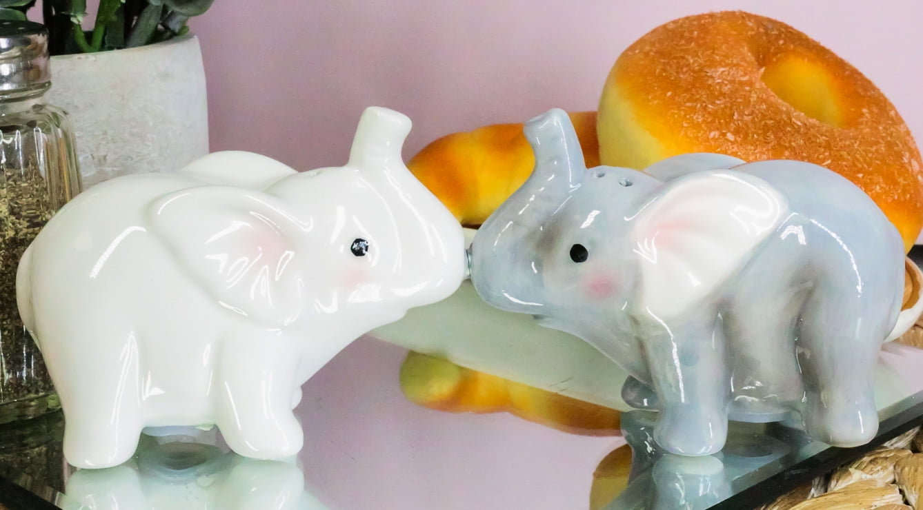 kevinsgiftshoppe Ceramic Elephant Couple Salt and Pepper Shakers, Home  Dcor, Gift for Her, Gift for Mom, Kitchen Dcor, Valentines Day