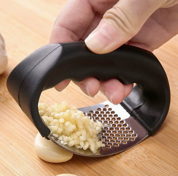 Kitchen manual garlic masher, household small garlic masher, garlic ginger garlic masher, stainless steel ring garlic press