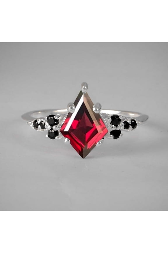 Kite Garnet Three Ring Set, 925 Sterling Silver Ring, Handmade Jewlery, Wedding Ring Set, Matching Bands, Crown Ring,Promise Rings.