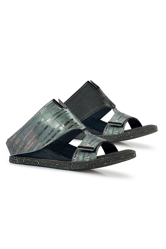 Kleo 6 - Metallic Teal Flips to Black