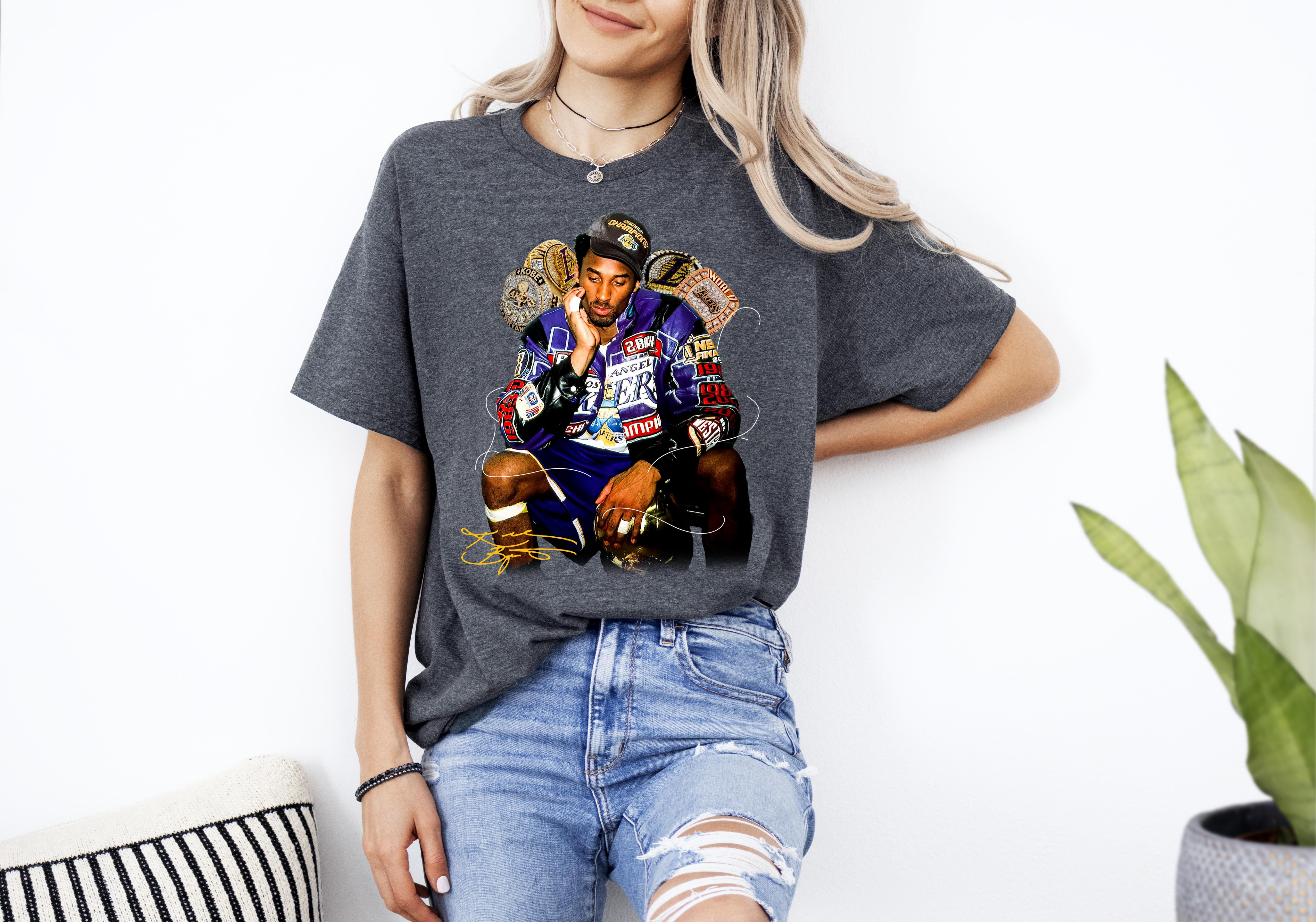 Kobe Bryant with championship rings graphic Unisex T-shirt, T