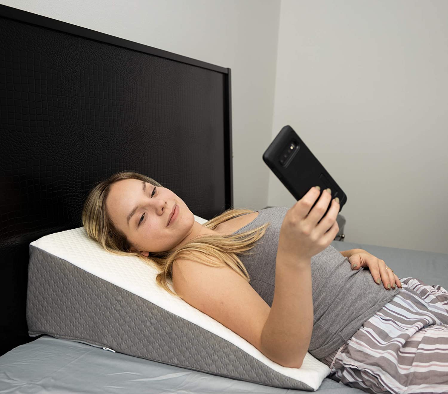 Kolbs Bed Wedge Pillow with Memory Foam Top Stylish Chic Jacquard