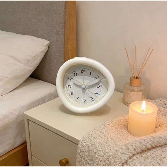 Konghyp Cute Irregular Shaped Analog Alarm Clock, Silent Sweep Motion Clock with Night Light, Desk Clock for Bedroom, Living Room, Office, Stylish Decor, Kawaii Design