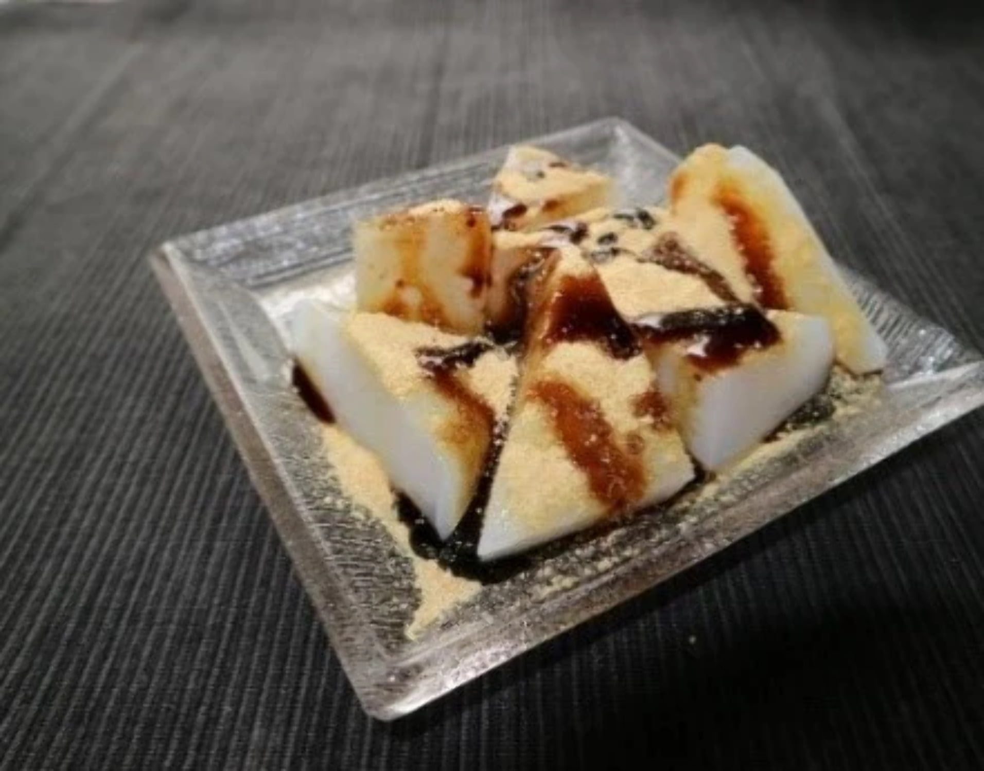 Konjac Dice Mochi (with Roasted Soybean Flour Okinawan Black Sugar