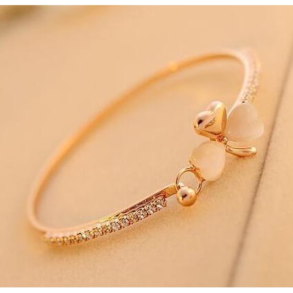 Korean Fashion Clover Cat's Eye Bracelet: Exquisite Diamond Alloy Hand Jewelry for Versatile Style