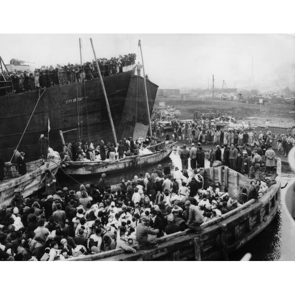 Korean War Korean Refugees Escaping From Hungnam History (24 x 18)
