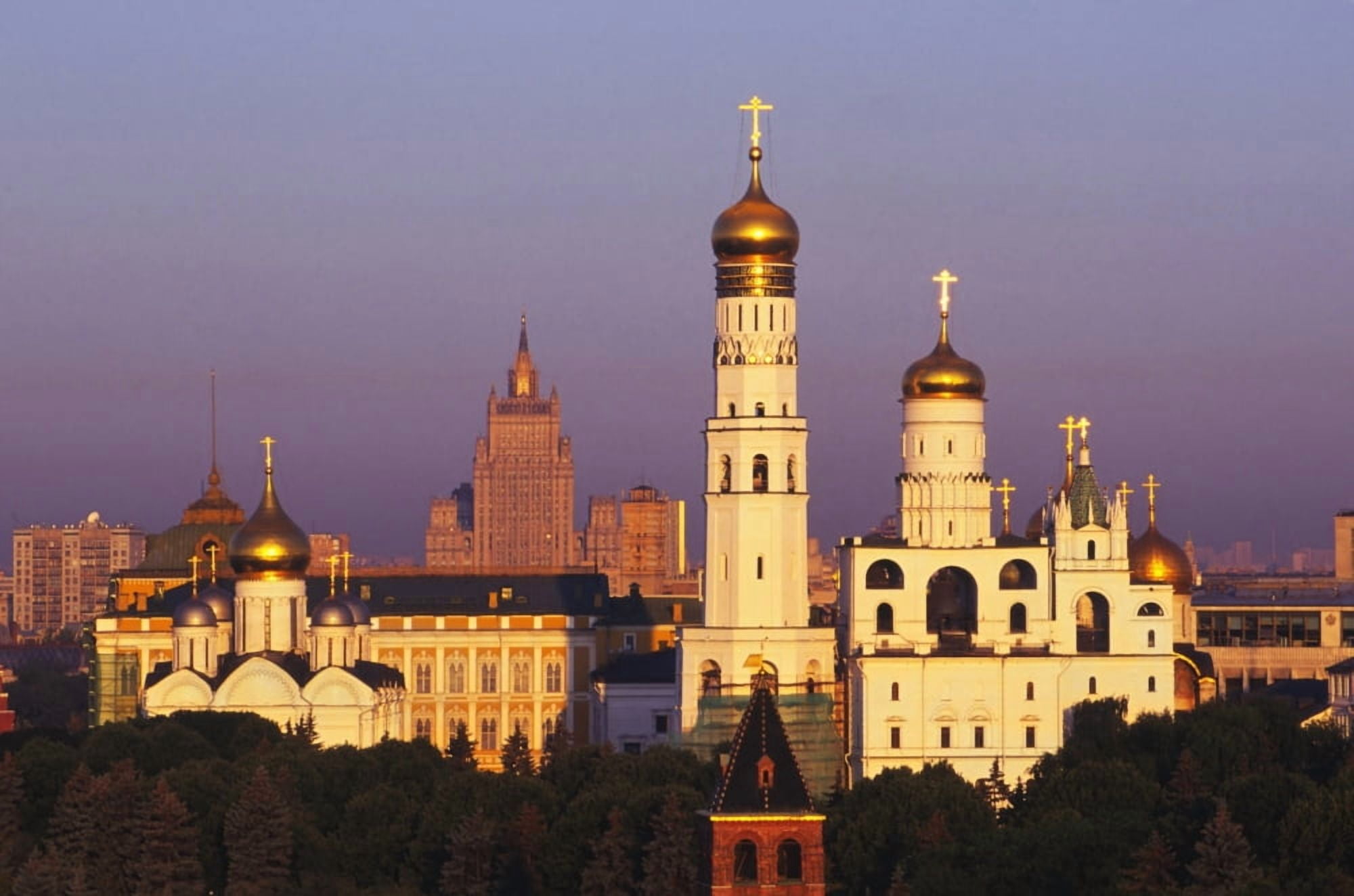 Kremlin Against Moody Sky Canvas Art - Charles Bowman Design Pics (19 x 12)